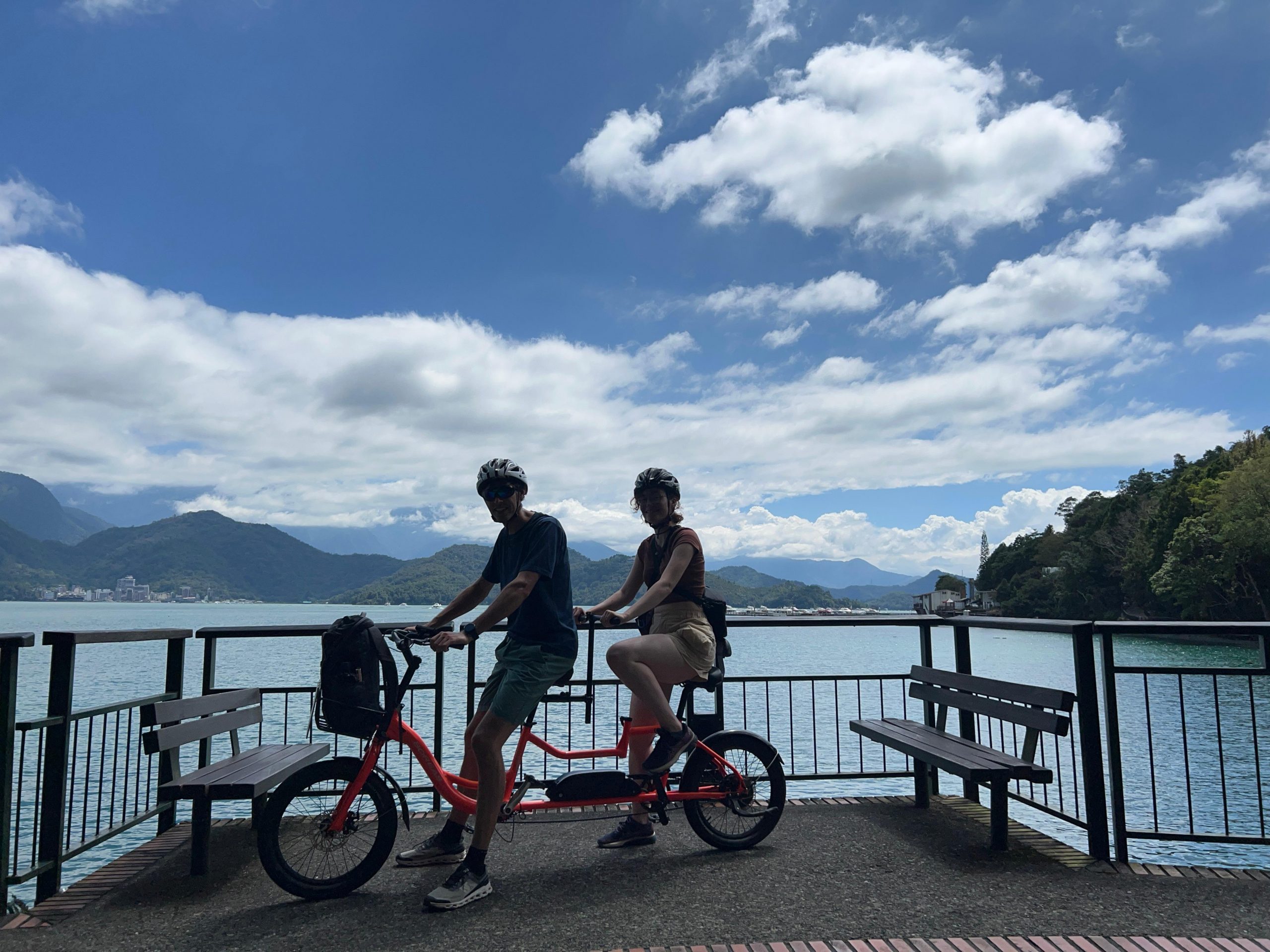 Sun_moon_lake_tandem